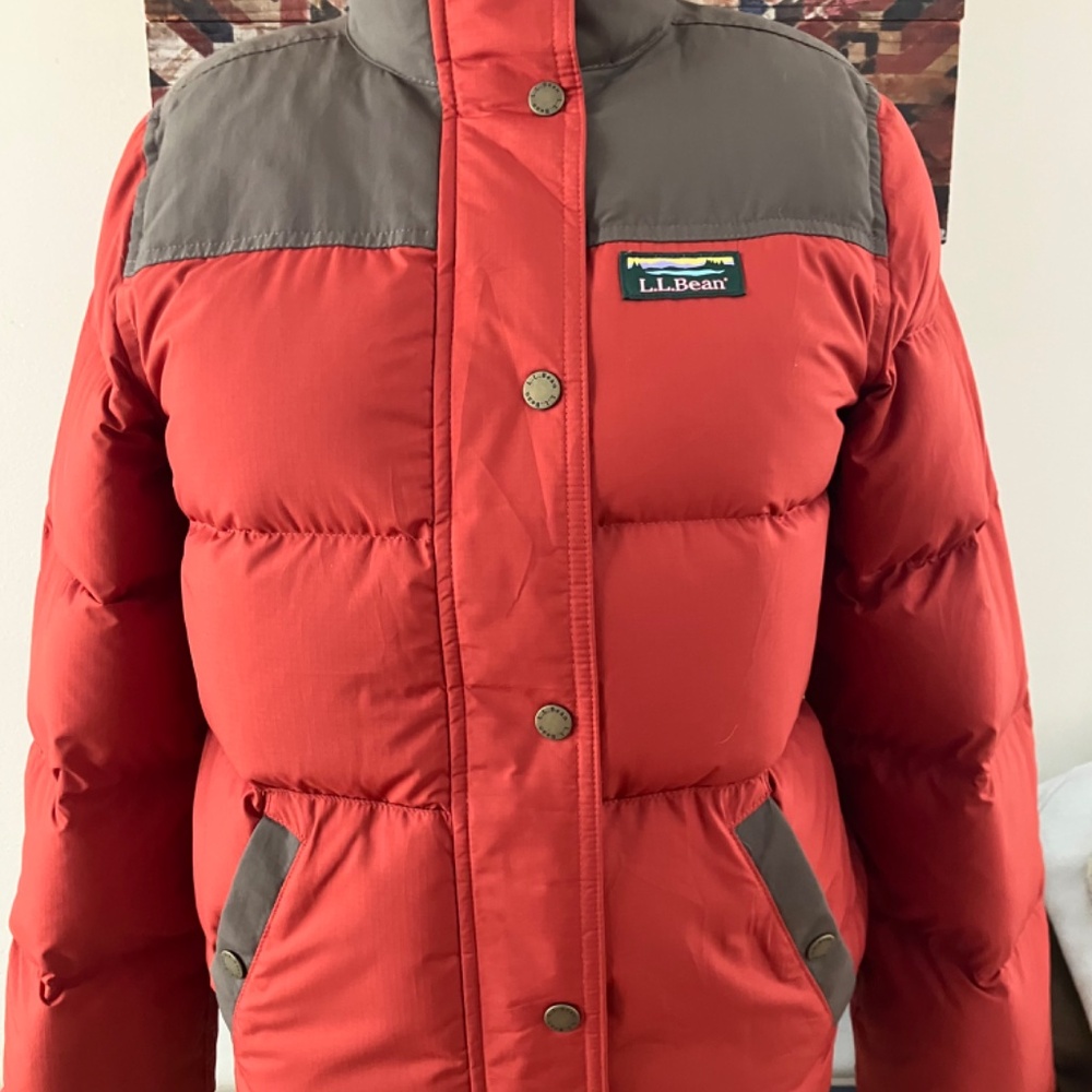 LL Bean Brick Red & Beige Down Puffer – Timeless Warmth & Style